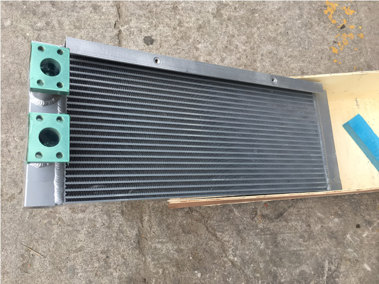 EC210B液压油(you)散热器